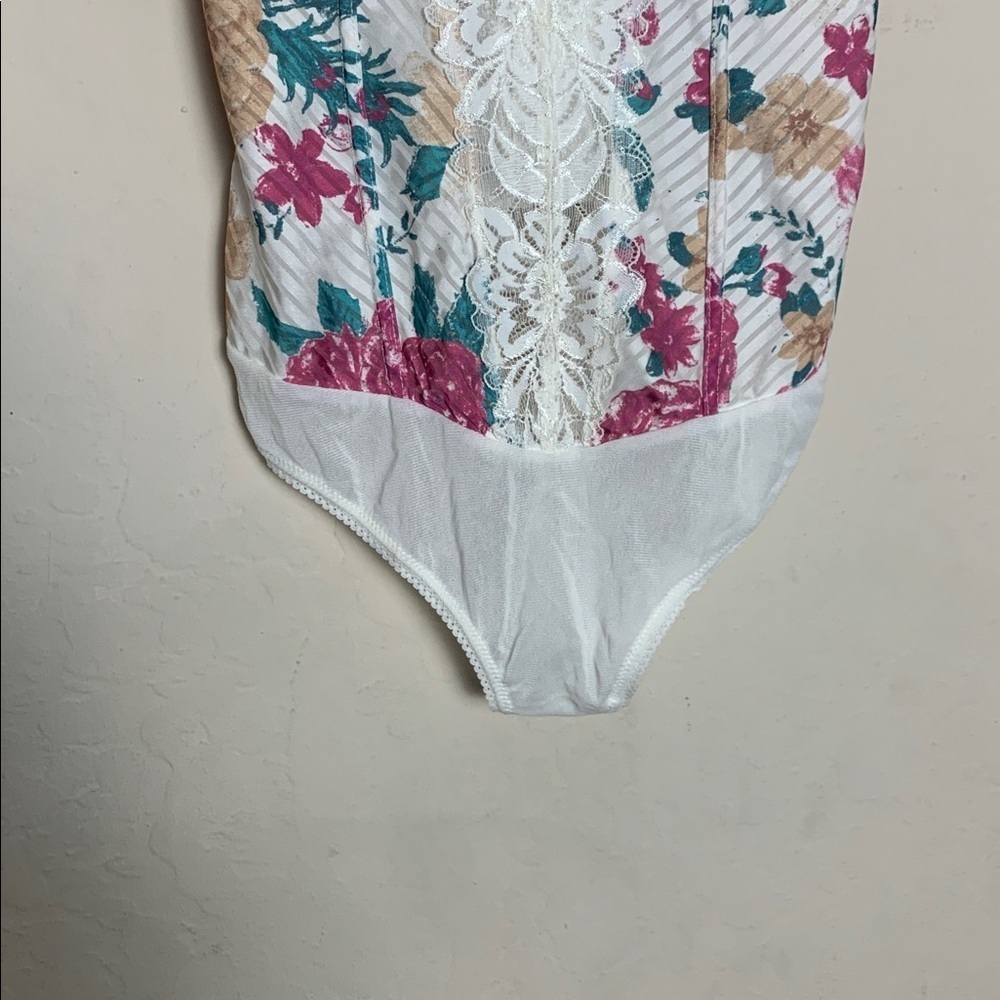 NWOT Free People Good Luck Charm Floral Printed Bodysuit Size Small - Picture 4 of 8